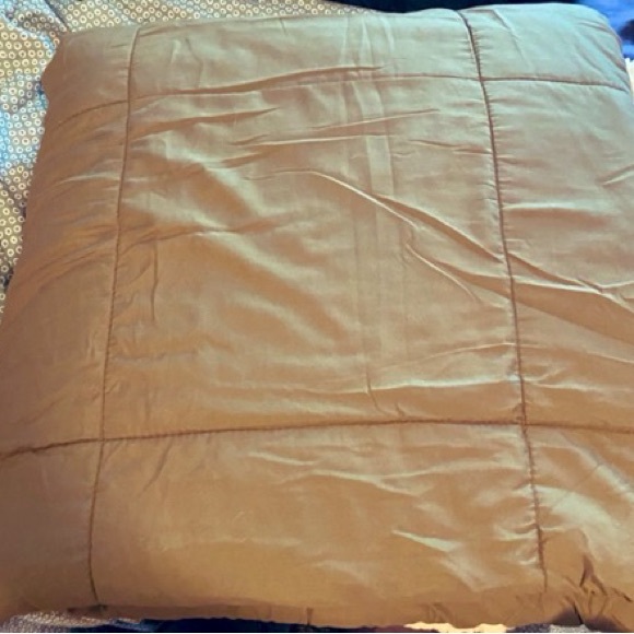 Cozy Olive Green Reversible Comforter. - Picture 1 of 5